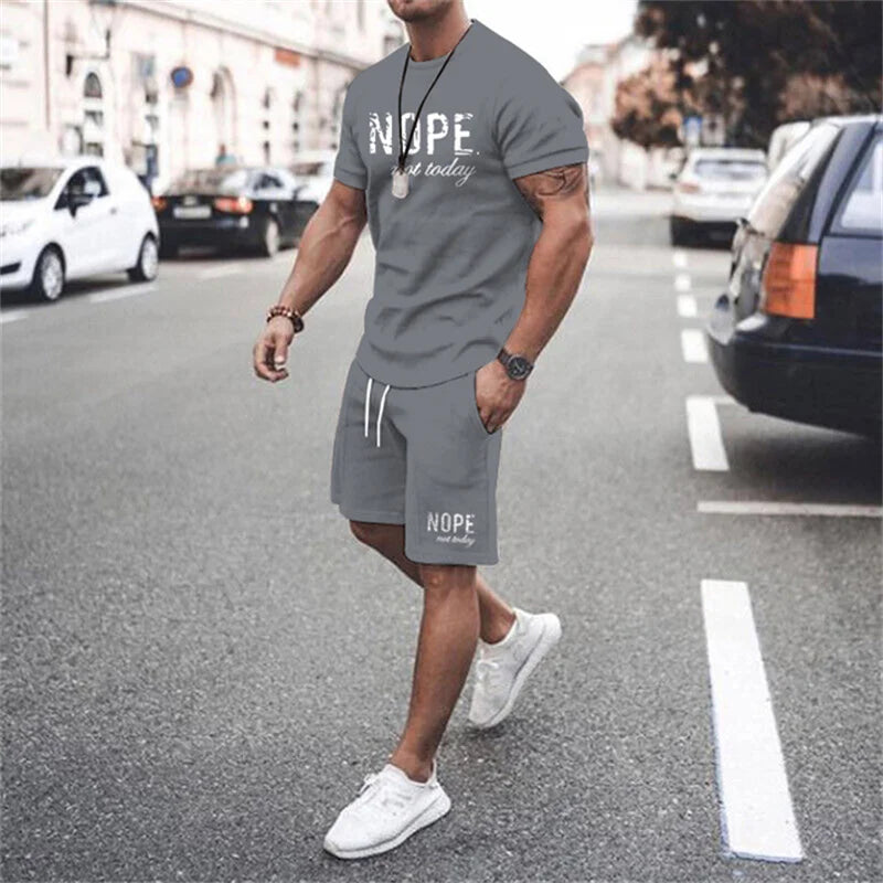 Simple Men's T-shirt and Shorts 2-piece Set Fashion Street Leisure Comfortable and Breathable Short Sleeve Set